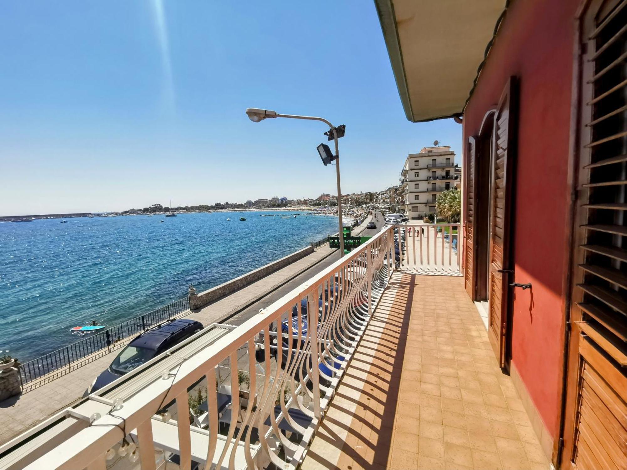 Super Panorama & Astonishing Apartment Seaview Giardini Naxos Room photo