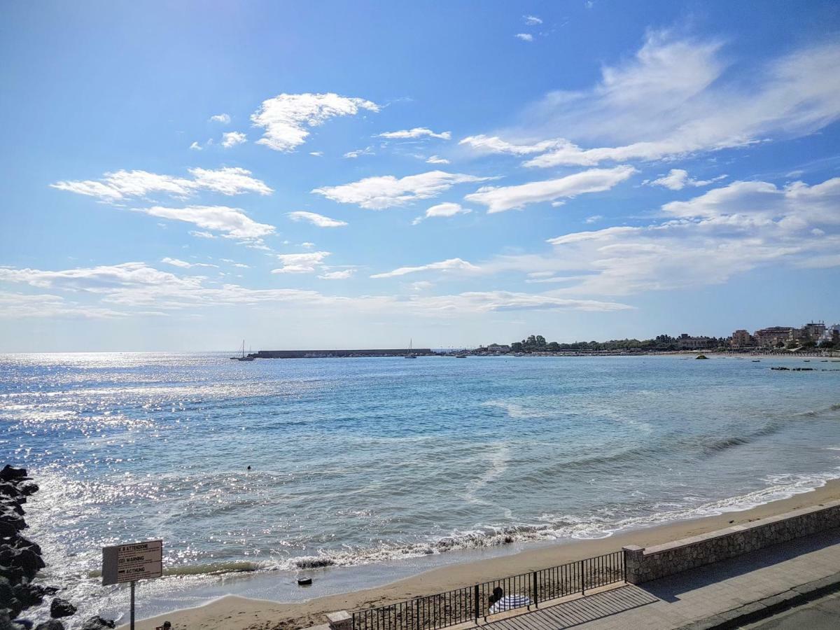 Super Panorama & Astonishing Apartment Seaview Giardini Naxos Exterior photo